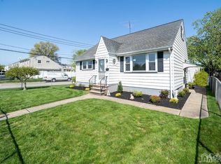 20 Vernon Way, Port Reading, NJ 07064