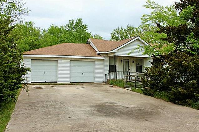 1st image of 202 Lakeway Dr