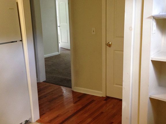 4th image of 420 Lamont St APT 3