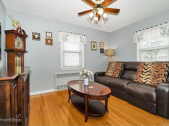 3rd image of 310 Campagnoli Ave