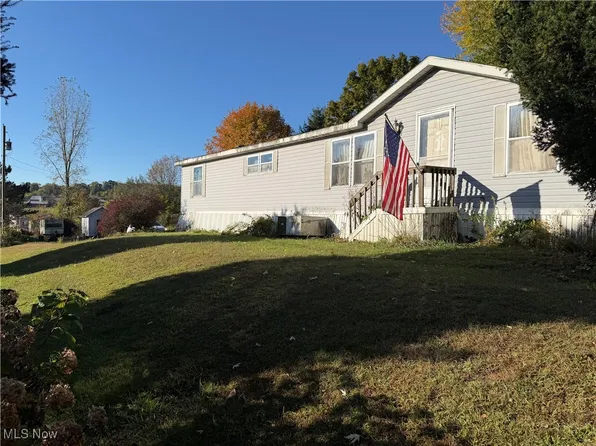 8515 Alabama Ave SW, Navarre, OH 44662