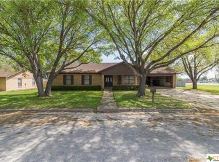 532 Ridgemont Ln, Gonzales, TX 78629