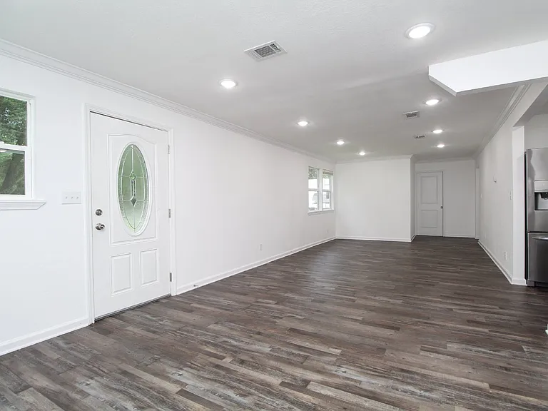 150 E Ensley St — Photo 4