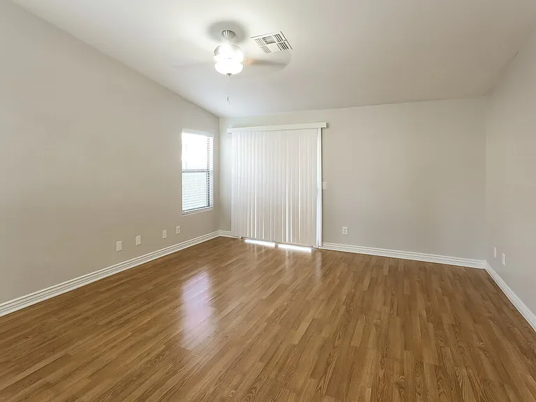 2709 N 107th Dr — Photo 3