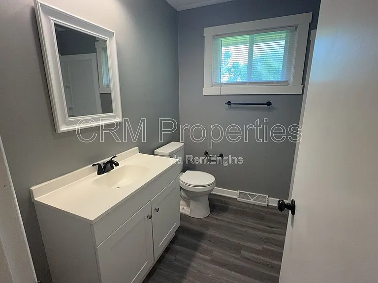 3413 N Milton St — Photo 14