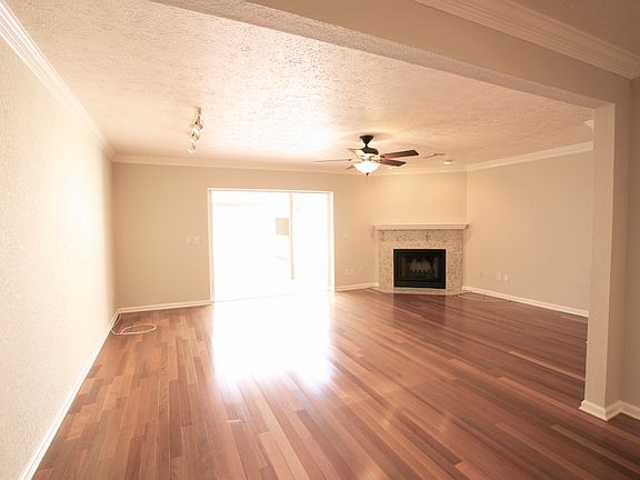 5th image of 5401 Bayshore Blvd APT K
