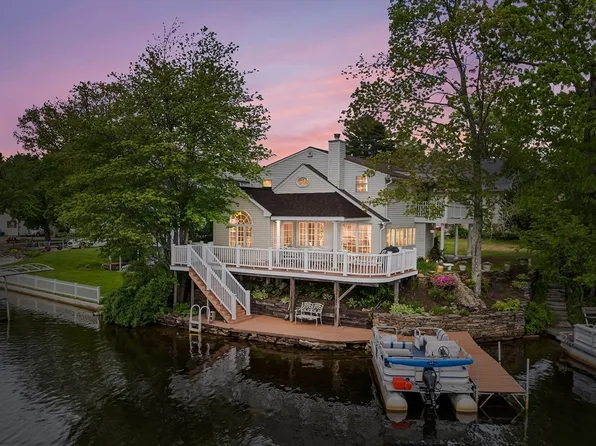 11 Bayside Dr, Wales, MA 01081