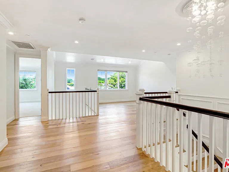 11540 Clover Ave — Photo 23