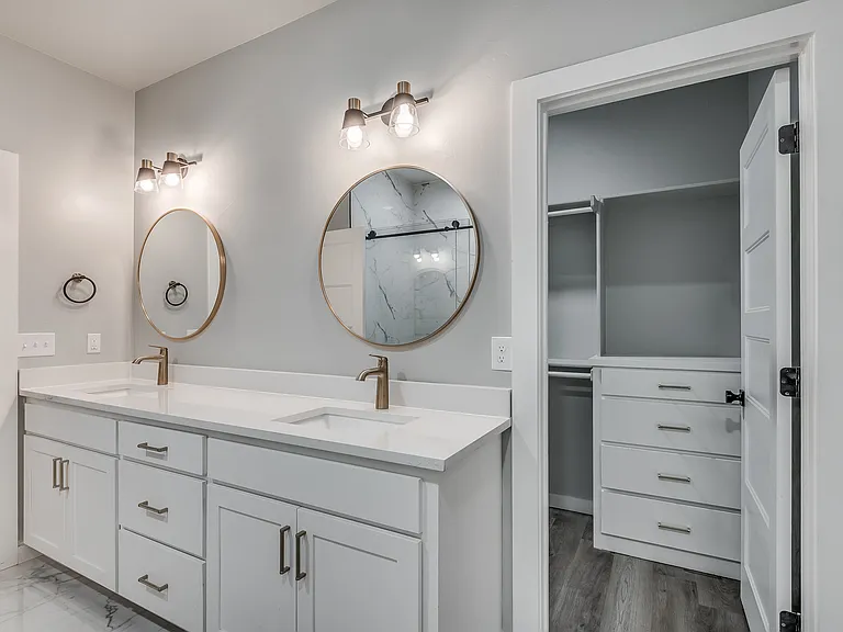 11301 N Blackwelder Ave #B — Photo 4