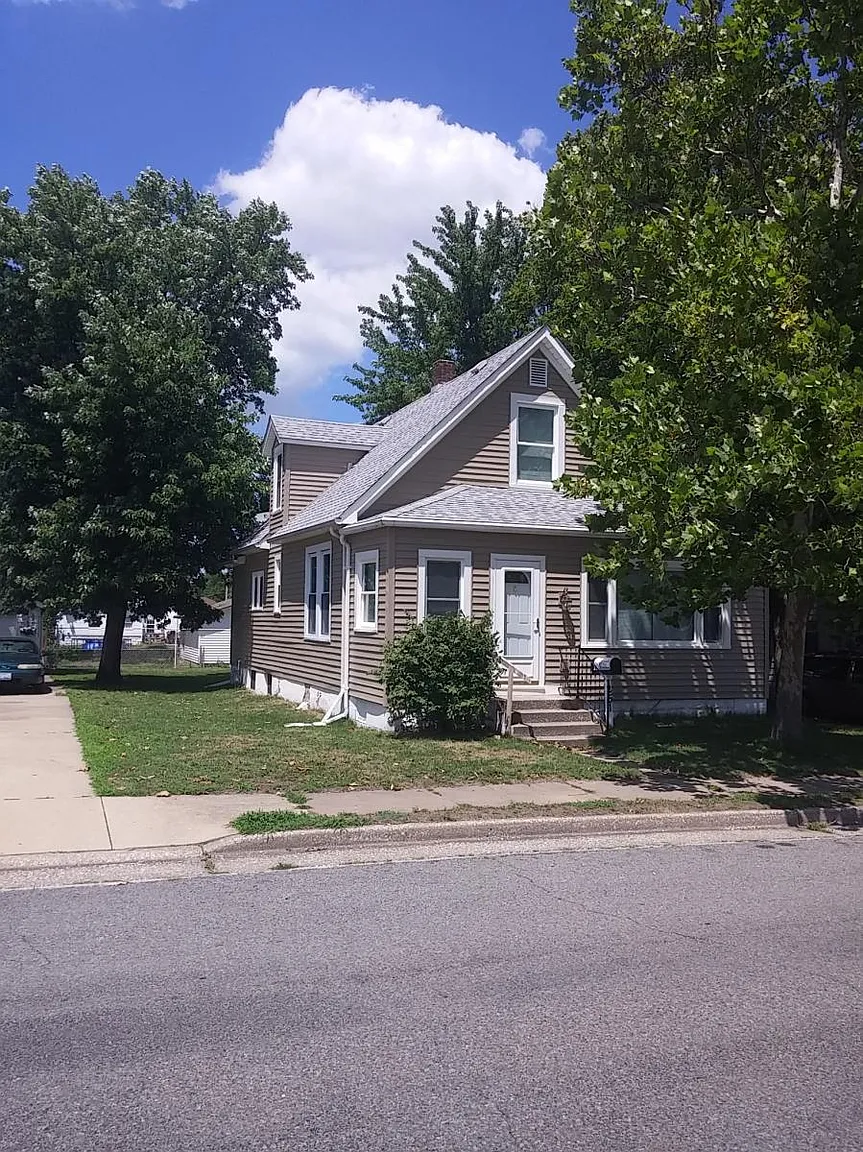 251 E Penning Ave photo 1