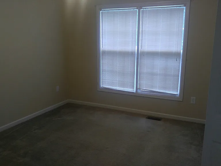 4924 Pond Ct — Photo 12