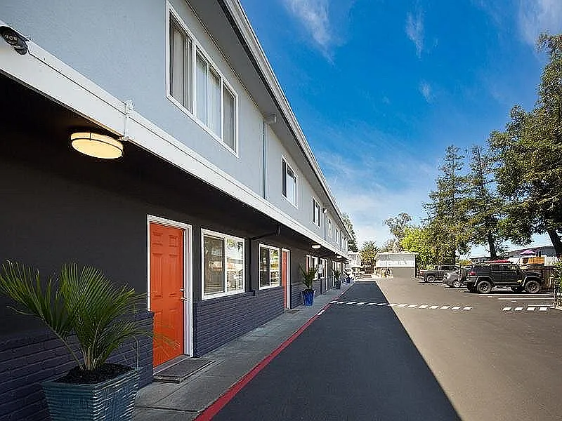 Greenleaf Apartments — Photo 2