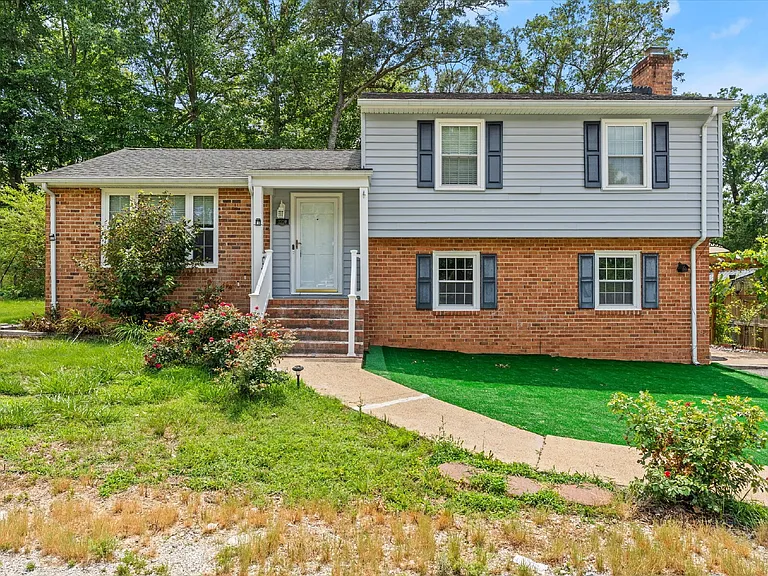2220 Lauderdale Dr — Photo 1