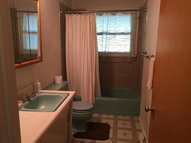 630 Notre Dame Ave — Photo 2