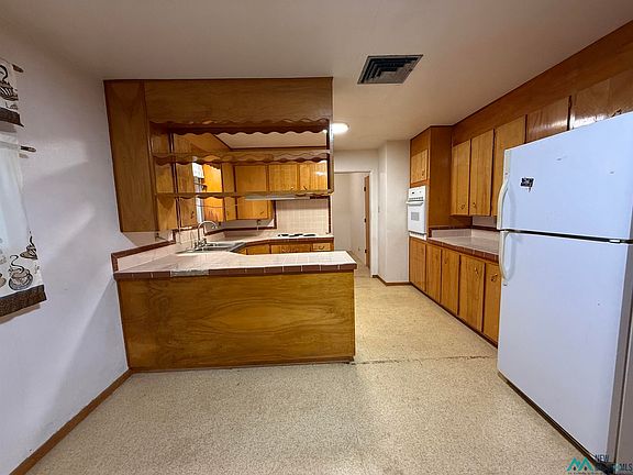 5th image of 1115 N Mesa St