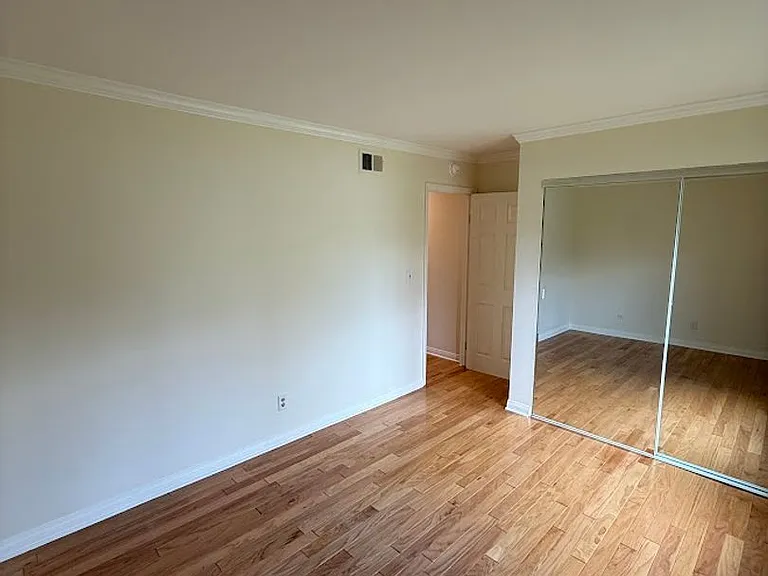 23350 Keswick St — Photo 18