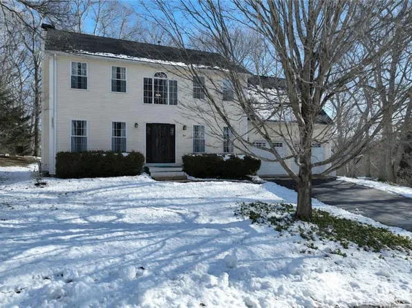 24 Ridge Crest Ln, South Kingstown, RI 02879