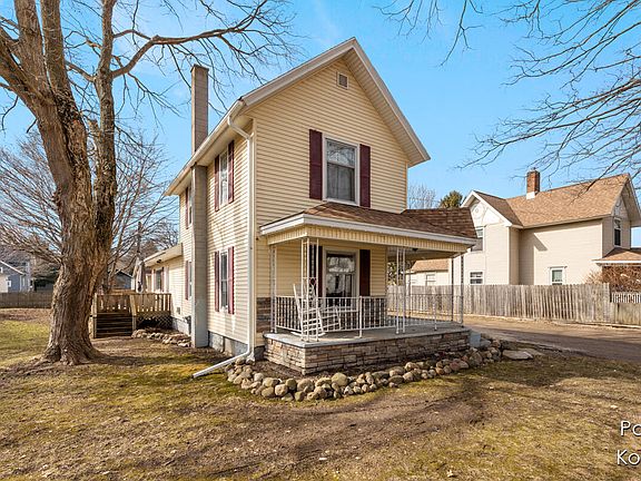 3rd image of 242 Maple St