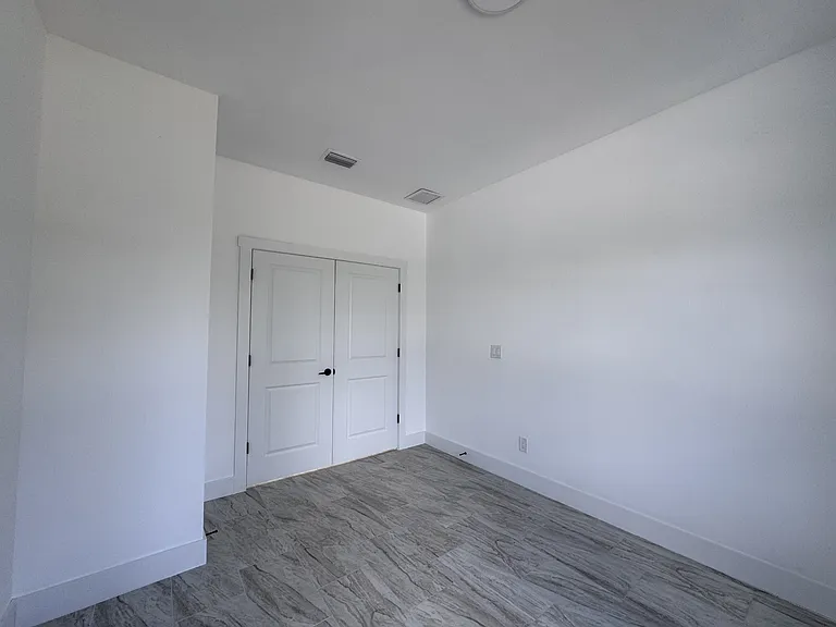 1605 Nora Ln — Photo 8