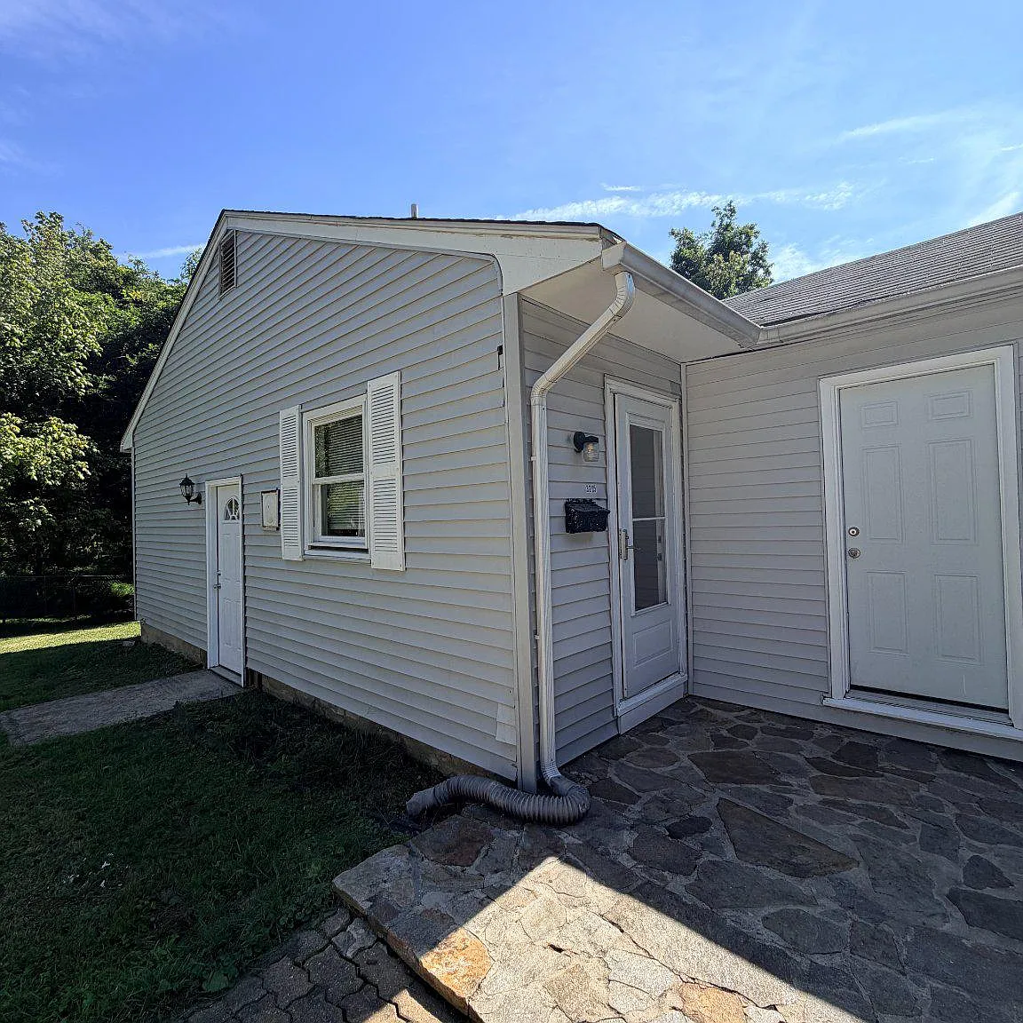 1 bed, 1.0 bath, 1000 sqft, $1,400 — Photo 1