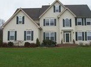 2 Picasso Ct, Somerset, NJ 08873