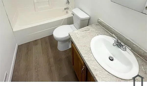 2916 Stuart St — Photo 3