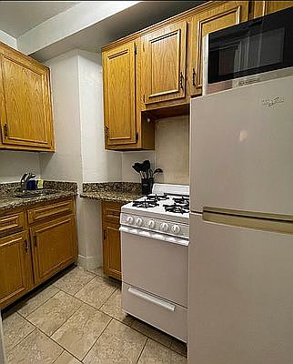 4th image of 455 W 34th St APT 12H