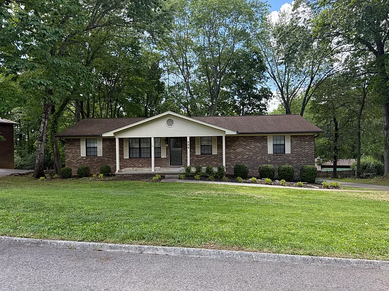304 Gardner Rd — Photo 1