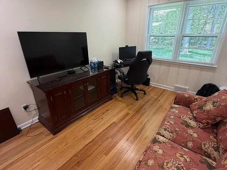 511 Roxbury Rd — Photo 8