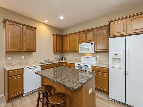 4th image of 578 82nd St