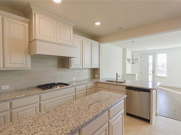 4th image of 520 Texas Dr