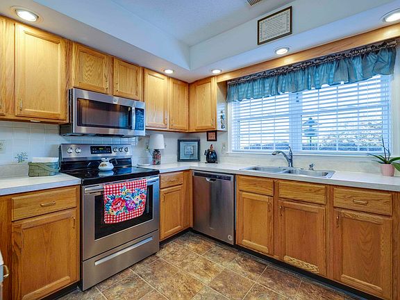3rd image of 308 Emerald Dr
