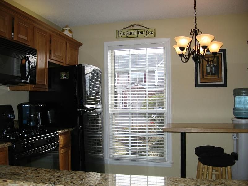 Eat-in Kitchen