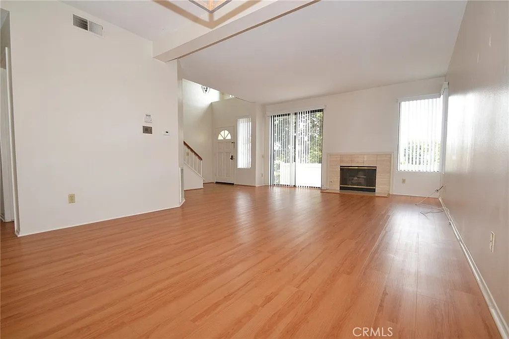 2 bed, 2.5 bath, 1529 sqft, $4,200 — Photo 2