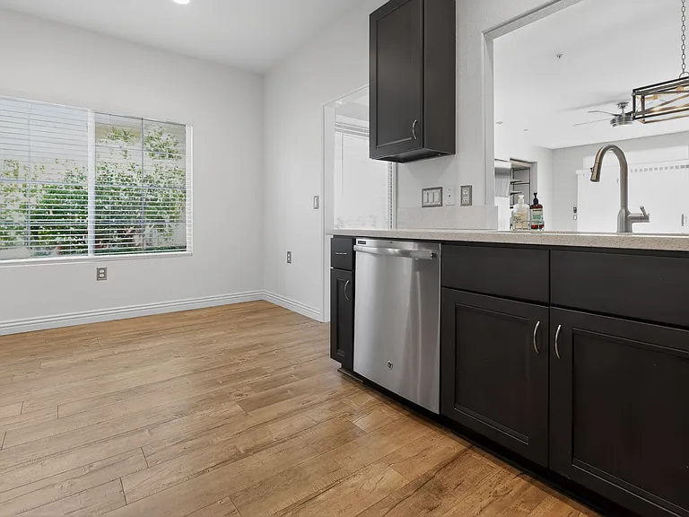 21610 Paseo Venezia — Photo 15