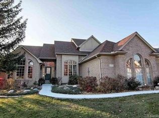 55241 Kingsway Dr, Shelby Township, MI 48316