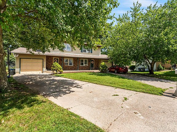 3rd image of 110 Holaway Ct