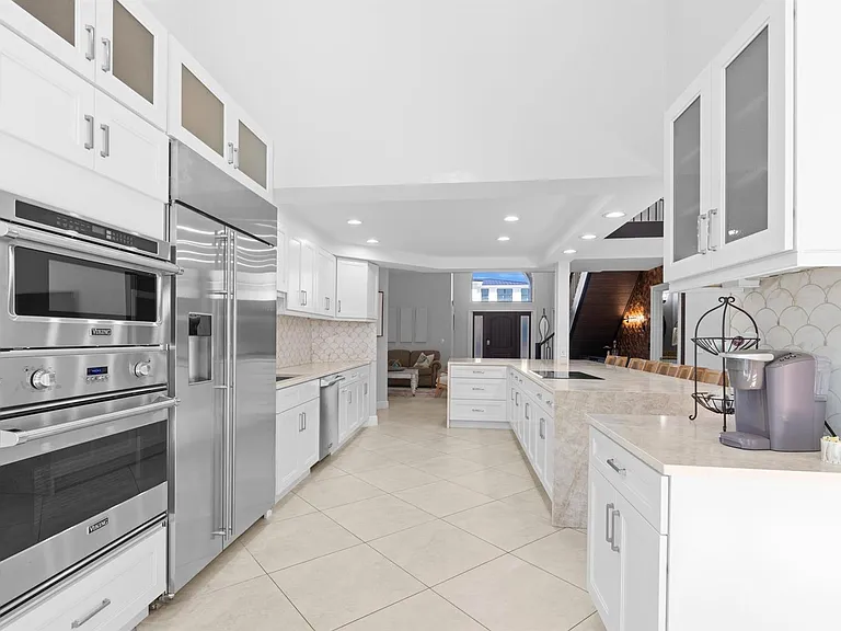 1050 Brooks Ln — Photo 9