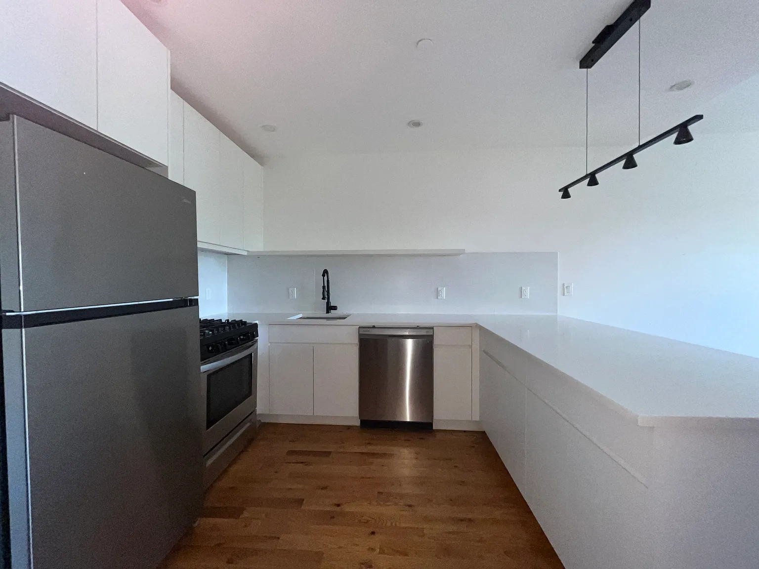 1 bed, 700 sqft, $2,150 — Photo 3