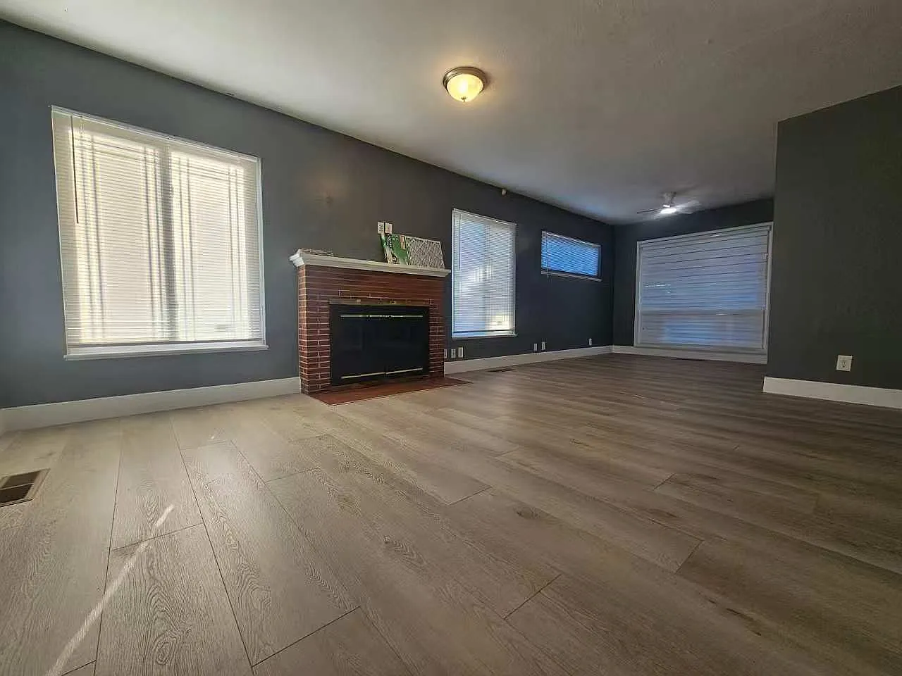 201 E Churchill St — Photo 3