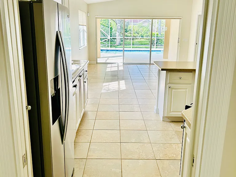15401 Orlanda Dr — Photo 7