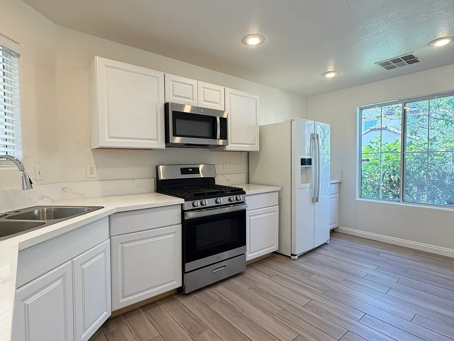 4 bed, 2.5 bath, 1541 sqft, $1,950 — Photo 3