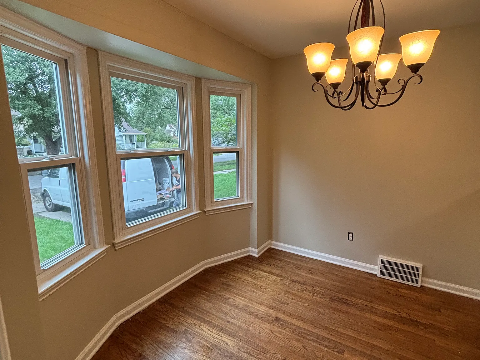 3 bed, 990 sqft, $1,450 — Photo 3