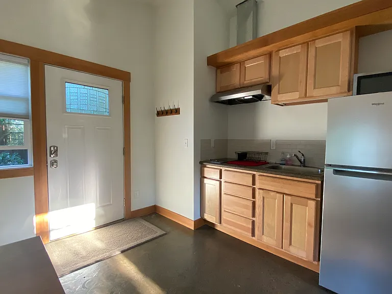 Kitchen is equipped with basic tools for cooking