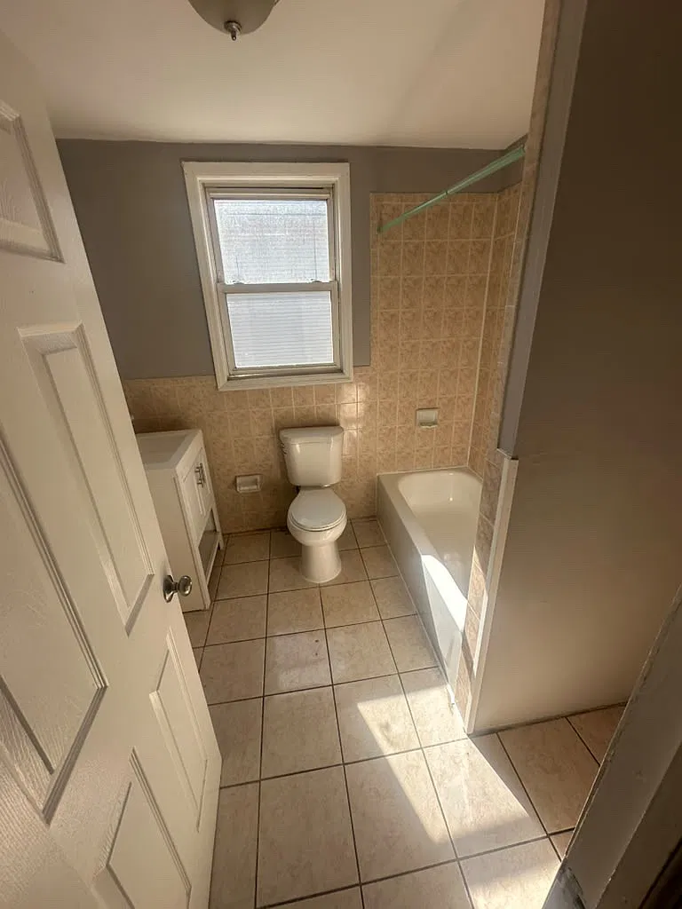 3 bed, $2,100 — Photo 2