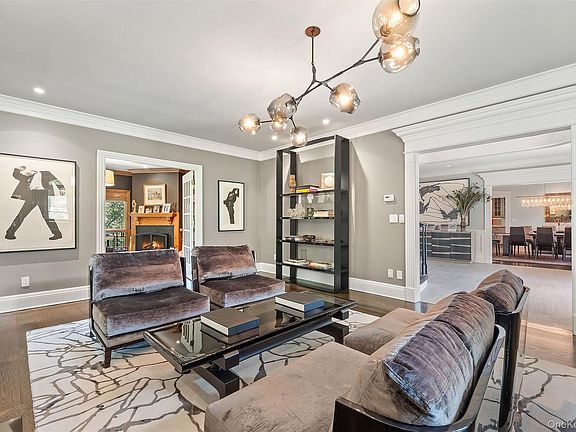 5th image of 8 Ridgeview Circle