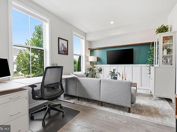 5th image of 613 Turner Ln