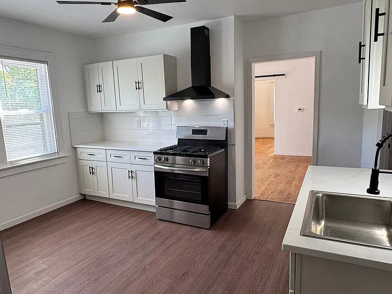 420 N 29th St — Photo 12