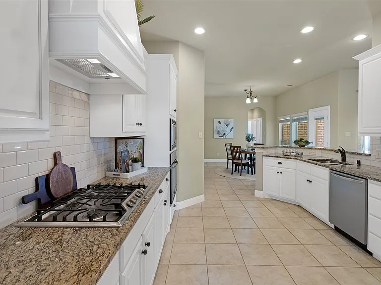3921 Cameron Ln — Photo 4