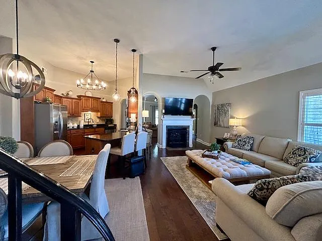 10394 Twisting Pine Ln — Photo 2